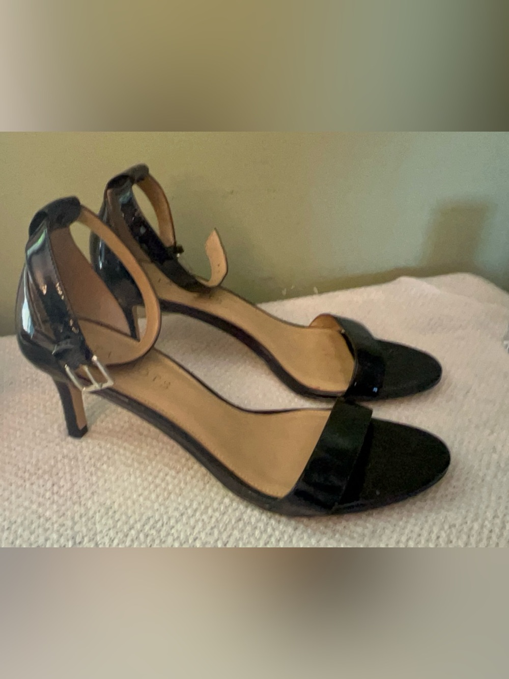 Talbots black patent leather ankle strap with a kitten heel Size 8.5M